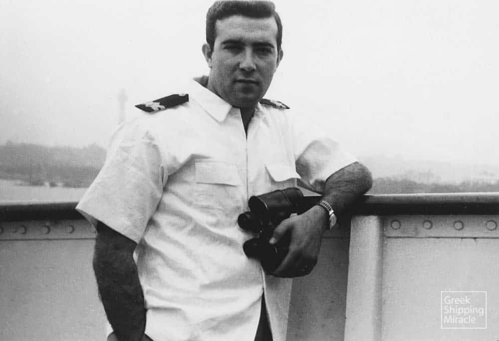 32. Ο Παναγιώτης Ν. Τσάκος, ιδρυτής της Tsakos Shipping & Trading S.A., στις αρχές της δεκαετίας του 1970, υπήρξε δόκιμος πλοίαρχος στο Liberty ΚΥΜΑ.