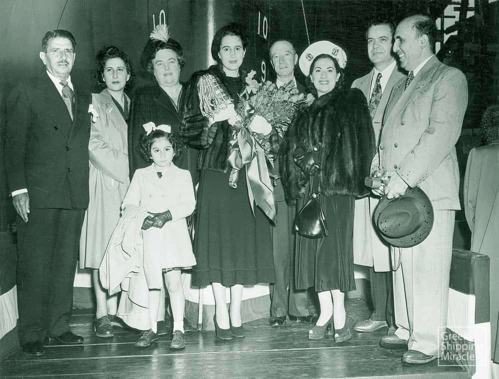 38. Ο Σταύρος Λιβανός, από τους κορυφαίους Έλληνες εφοπλιστές του 20ού αιώνα, στην καθέλκυση του πρώτου του μεταπολεμικού νεότευκτου, του δεξαμενοπλοίου ATLANTIC PRINCE, στις 8 Οκτωβρίου 1948, το οποίο κατασκευάστηκε στα ναυπηγεία των ΗΠΑ.