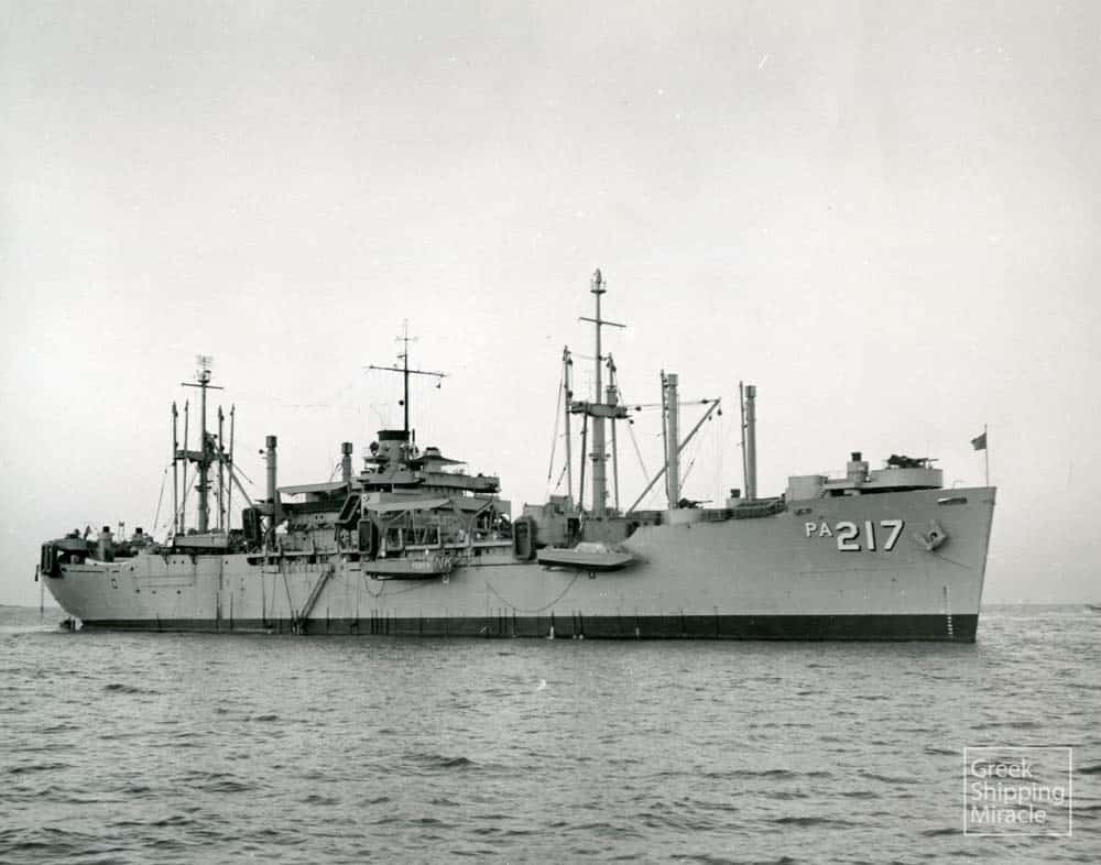 71. Ένα αμερικανικό φορτηγό τύπου Victory με πολεμική εξάρτηση στη διάρκεια του Πολέμου.