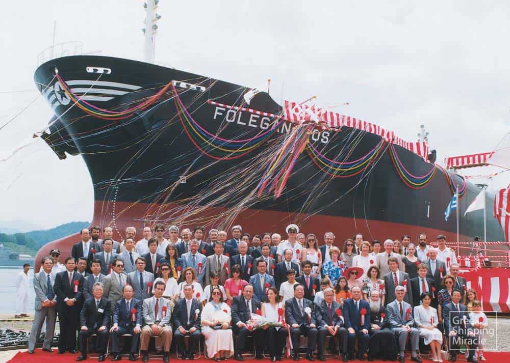 10. Στιγμιότυπο από την τελετή ονοματοδοσίας του δεξαμενοπλοίου FOLEGANDROS στις 21 Ιουλίου 1992. Κατασκευάστηκε στα ναυπηγεία Hitachi Zosen K.K. της Ιαπωνίας για λογαριασμό εταιρείας υπό τη διαχείριση της Eletson Corporation.