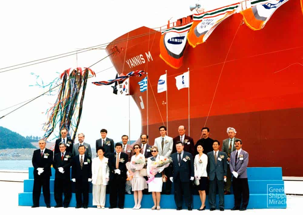 19. Στιγμιότυπο από την τελετή ονοματοδοσίας του δεξαμενοπλοίου YANNIS M τον Μάιο του 1995. Κατασκευάστηκε στα ναυπηγεία Samsung Heavy Industries της Νότιας Κορέας για λογαριασμό εταιρείας υπό τη διαχείριση της Eastern Mediterranean Maritime Ltd.