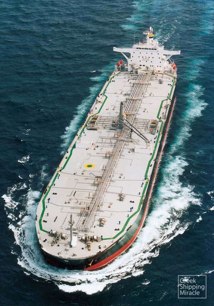 28. Το δεξαμενόπλοιο ATHENS 2004 κατασκευάστηκε το 1998 στα ναυπηγεία Koyo Dockyard της Ιαπωνίας για λογαριασμό εταιρείας υπό τη διαχείριση της Tsakos Shipping & Trading S.A.