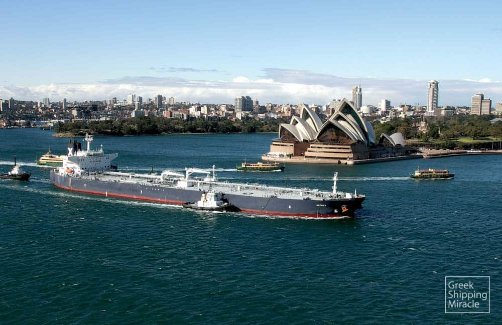 31. Το δεξαμενόπλοιο ASTREA κατασκευάστηκε το 1999 στα ναυπηγεία Daewoo Heavy Industries της Νότιας Κορέας για λογαριασμό εταιρείας υπό τη διαχείριση της Chandris (Hellas) Inc.