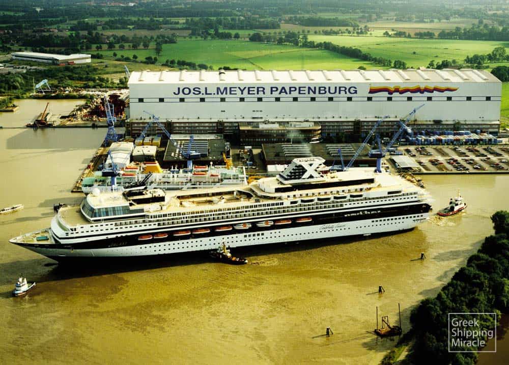 51. Το κρουαζιερόπλοιο GALAXY κατασκευάστηκε το 1996 στα γερμανικά ναυπηγεία Jos. L. Meyer G.m.b.H. & Co. για την Celebrity Cruises του ομίλου Χανδρή.