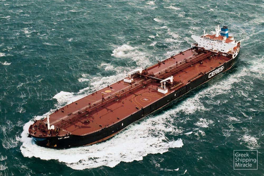 54. Το crude oil carrier CAP JEAN κατασκευάστηκε το 1998 στα ναυπηγεία Samsung Heavy Industries Co., Ltd. της Νότιας Κορέας για λογαριασμό εταιρείας υπό τη διαχείριση της Ceres Hellenic Shipping Enterprises Ltd.