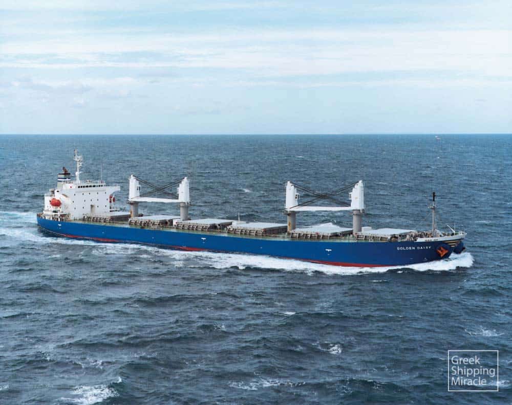 55. Το bulk carrier GOLDEN DAISY κατασκευάστηκε το 1998 στα ιαπωνικά ναυπηγεία Oshima Shipbuilding Co., Ltd. για λογαριασμό εταιρείας υπό τη διαχείριση της J. P. Samartzis Maritime Enterprises Co., S.A.