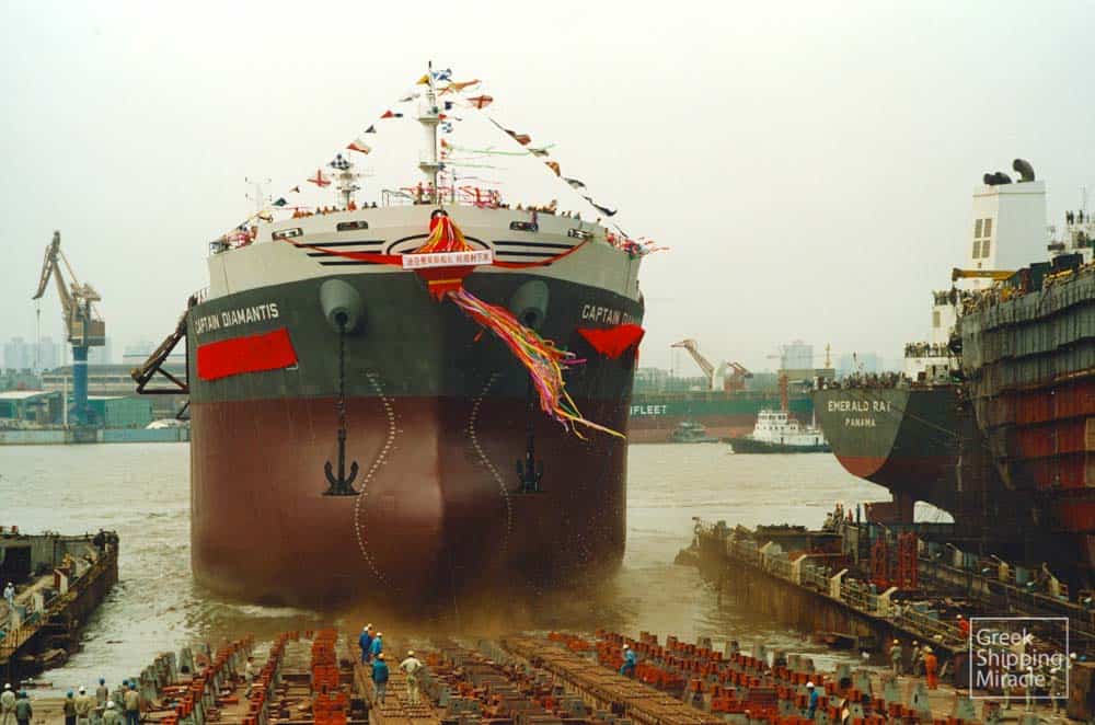 64. Το bulk carrier CAPTAIN DIAMANTIS κατασκευάστηκε το 2000 στα ναυπηγεία της Κίνας Hudong Shipyard για λογαριασμό εταιρείας υπό τη διαχείριση της Diamlemos Shipping Corporation.