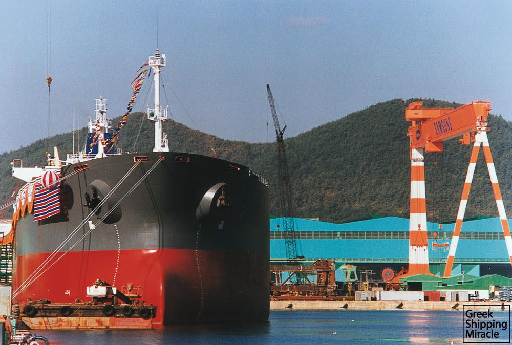 17. Στιγμιότυπο από την τελετή ονοματοδοσίας του bulk carrier THALASSINI NIKI τον Οκτώβριο του 1994. Κατασκευάστηκε στα ναυπηγεία Samsung Heavy Industries της Νότιας Κορέας για λογαριασμό εταιρείας υπό τη διαχείριση της Avra Shipmanagement S.A.