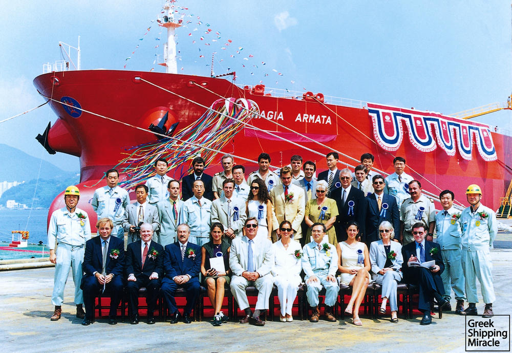 57. Στιγμιότυπο από την τελετή ονοματοδοσίας του crude oil/products carrier PANAGIA ARMATA στις 10 Σεπτεμβρίου 1998. Κατασκευάστηκε στα ναυπηγεία Daewoo Heavy Industries Ltd. της Νότιας Κορέας για λογαριασμό εταιρείας υπό τη διαχείριση της Centrofin Management Inc.