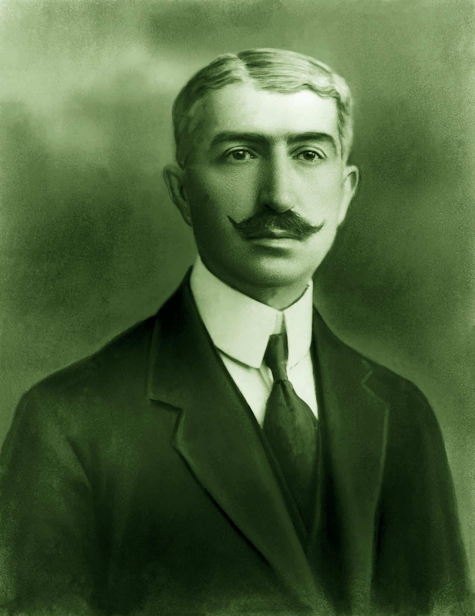 Ο Γεώργιος Δρακούλης (1864-1948), ο οποίος εργάστηκε από νεαρή ηλικία στον εφοπλιστικό οίκο Θεοφιλάτου. Μαζί με τους αδελφούς του, Περικλή και Έκτορα, θεμελίωσαν την Μετοχική Ναυτική Εταιρεία. Το 1916 υπήρξε εκ των κεφαλαιούχων που ίδρυσαν την Τράπεζα Πειραιώς.