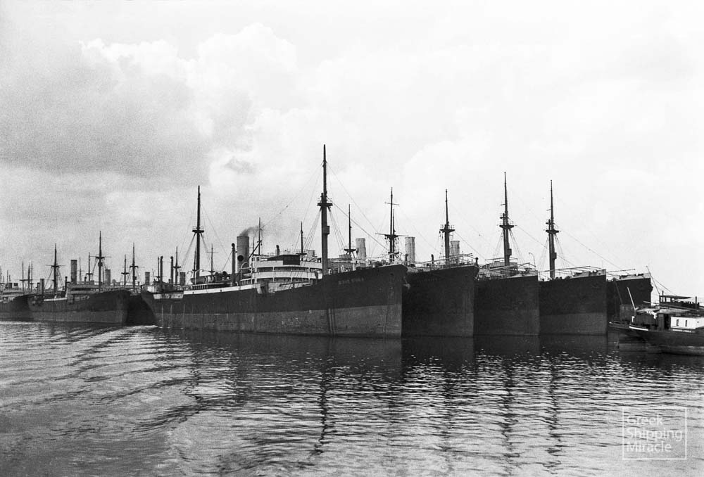 1. Laid up vessels in Antwerp in 1933 during the Great Depression.