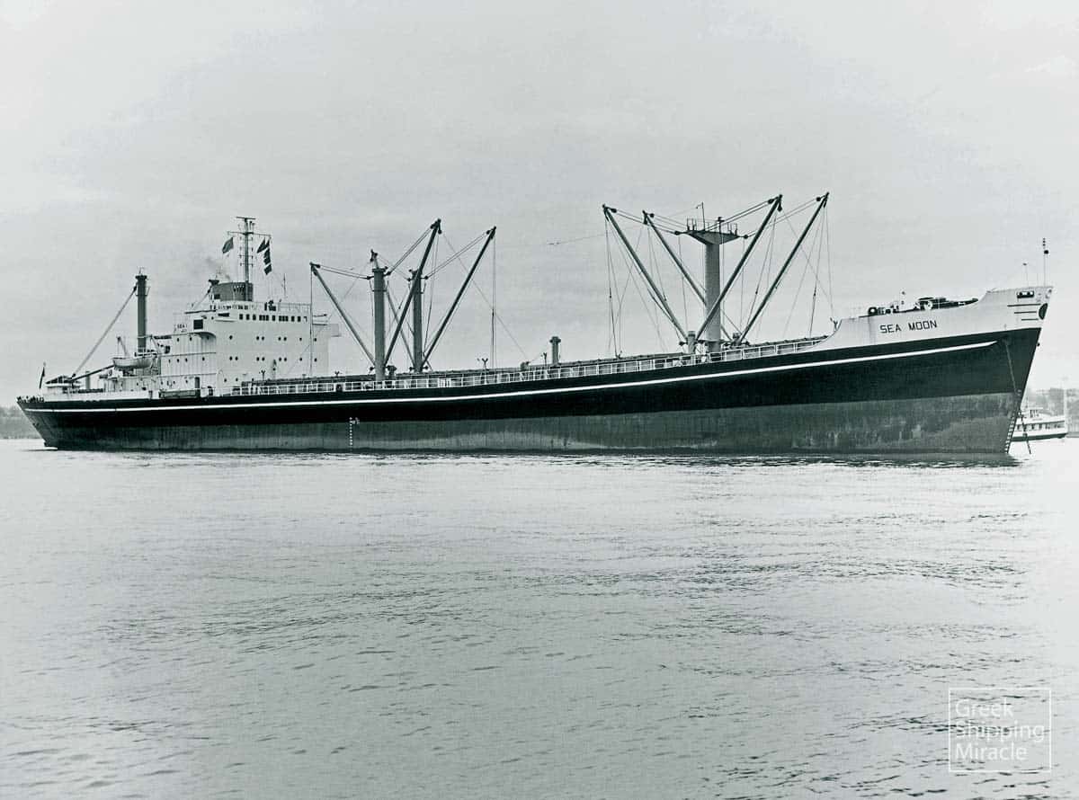 352_SEA_MOON_1970_young_sawyer