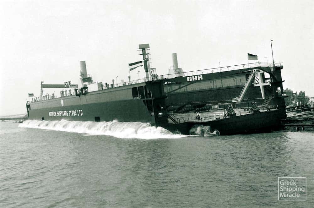 40_floating_dock_launching